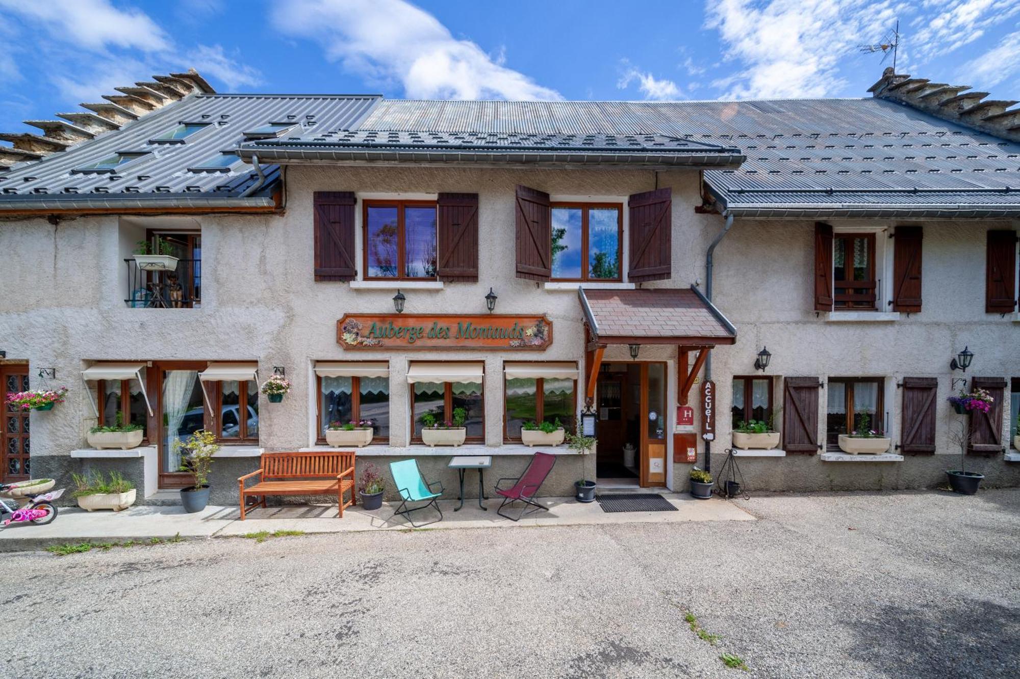 Auberge Des Montauds - Hotel & Restaurant Villard-de-Lans Exterior foto