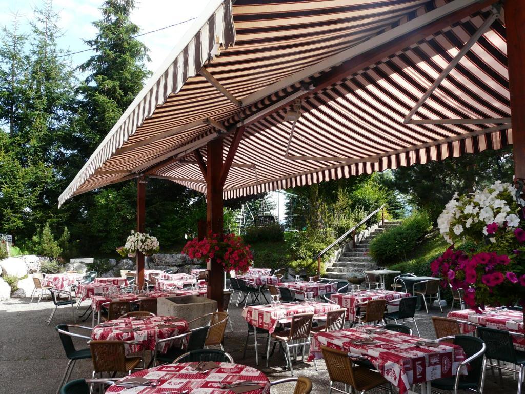 Auberge Des Montauds - Hotel & Restaurant Villard-de-Lans Exterior foto